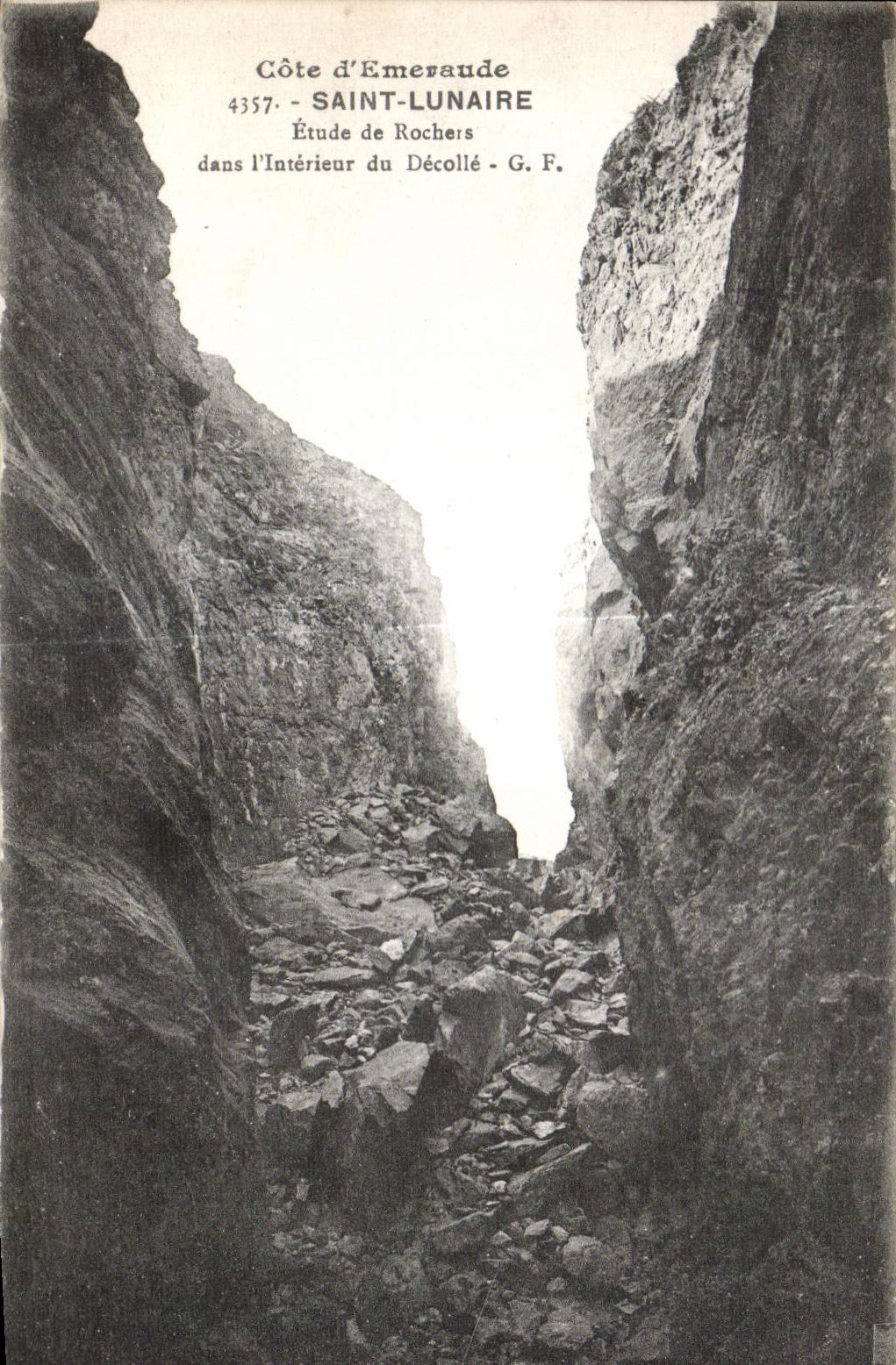 Lunar CPA Saint Dimensions Emeraude Details Rocks In I Interienur of Takes off