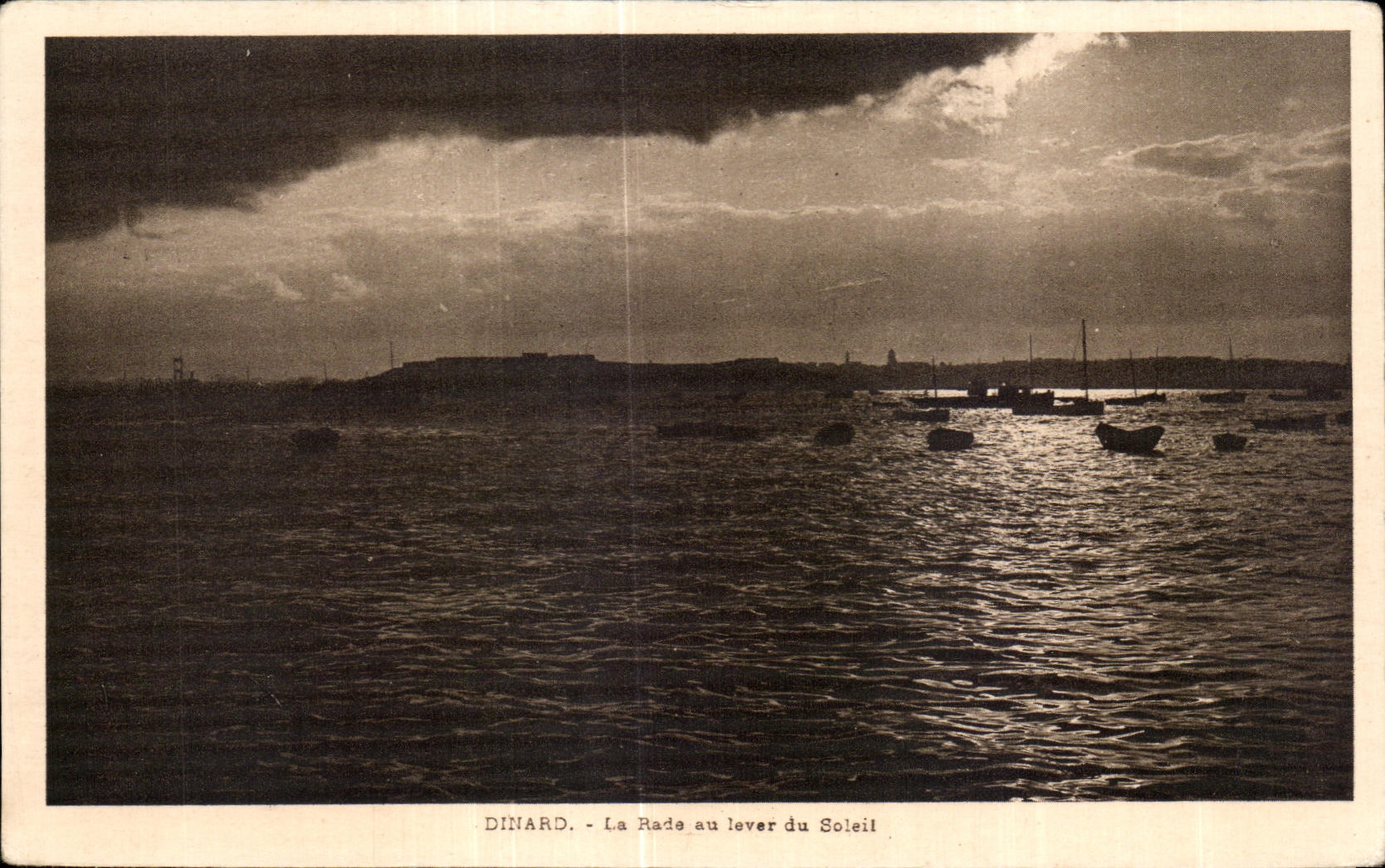 CPA Dinard La Rade au lever du Soleil