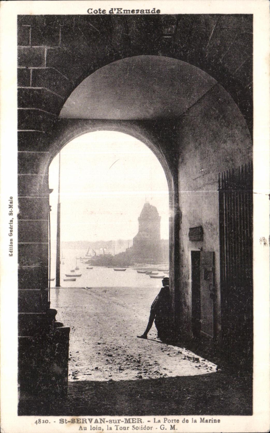CPA Cote d Emeraude St Servan sur Mer La Porte de la Marine au ioin la Tour Solider G M