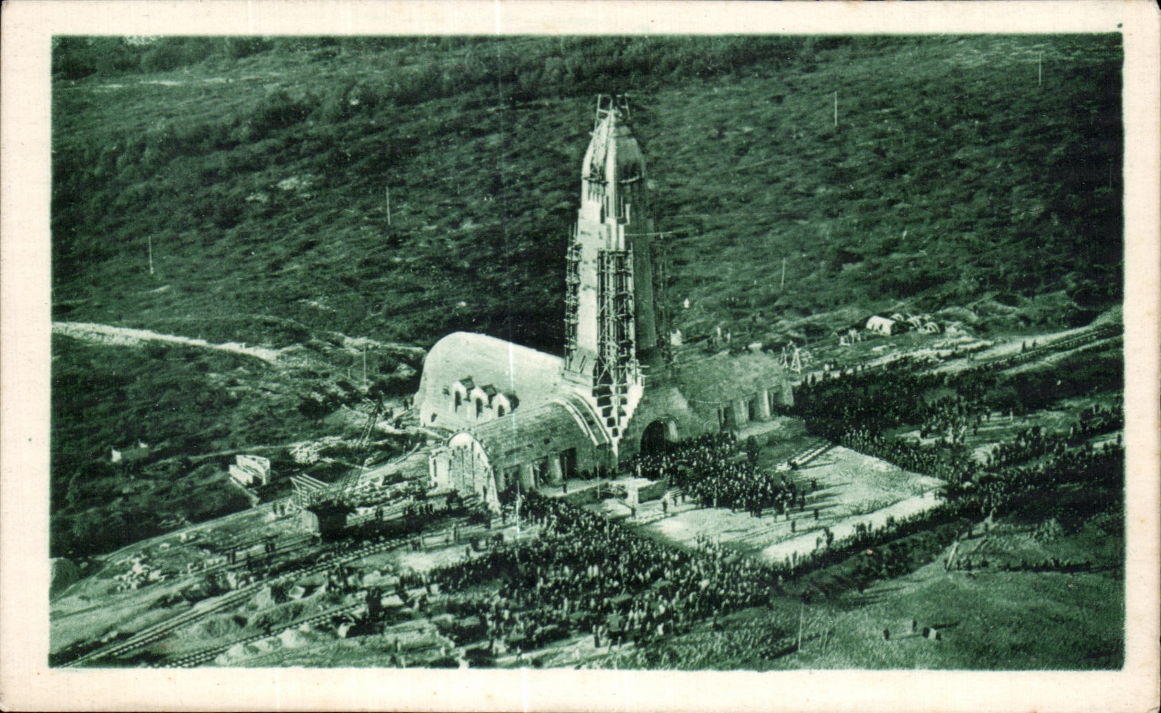 CPA Ossuary of Douaumont Photographs in the plane the day of its official unveiling