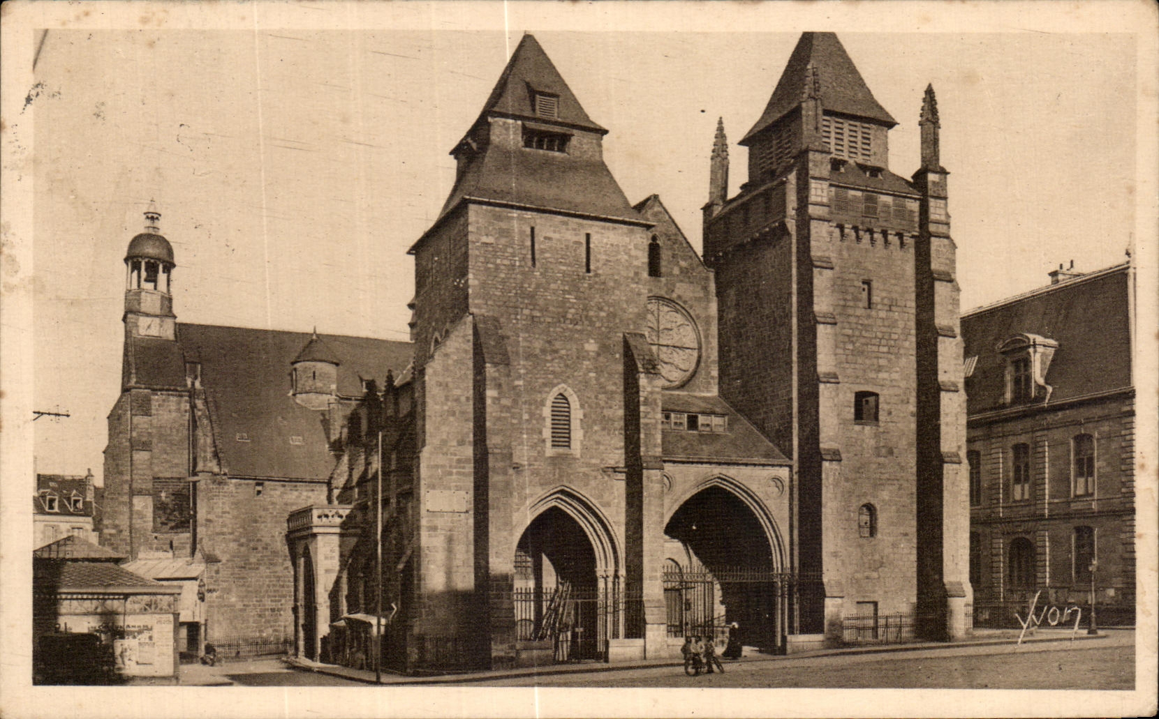 CPA La Douce France Bretange St Brieuc la Cathedrale St Etinne