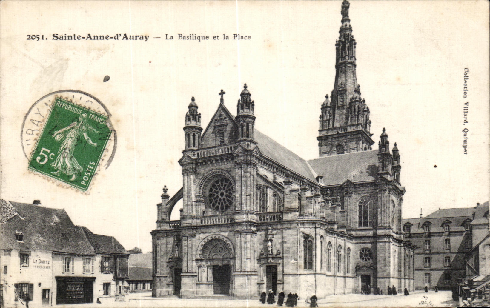 CPA Saint Anne Auray the Basilica and the Place