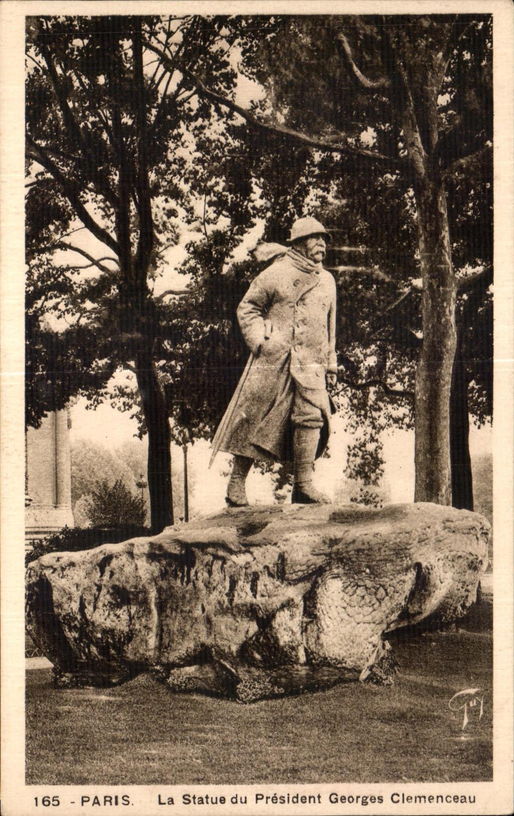 CPA Paris La Statue du President Georges Clemenceau
