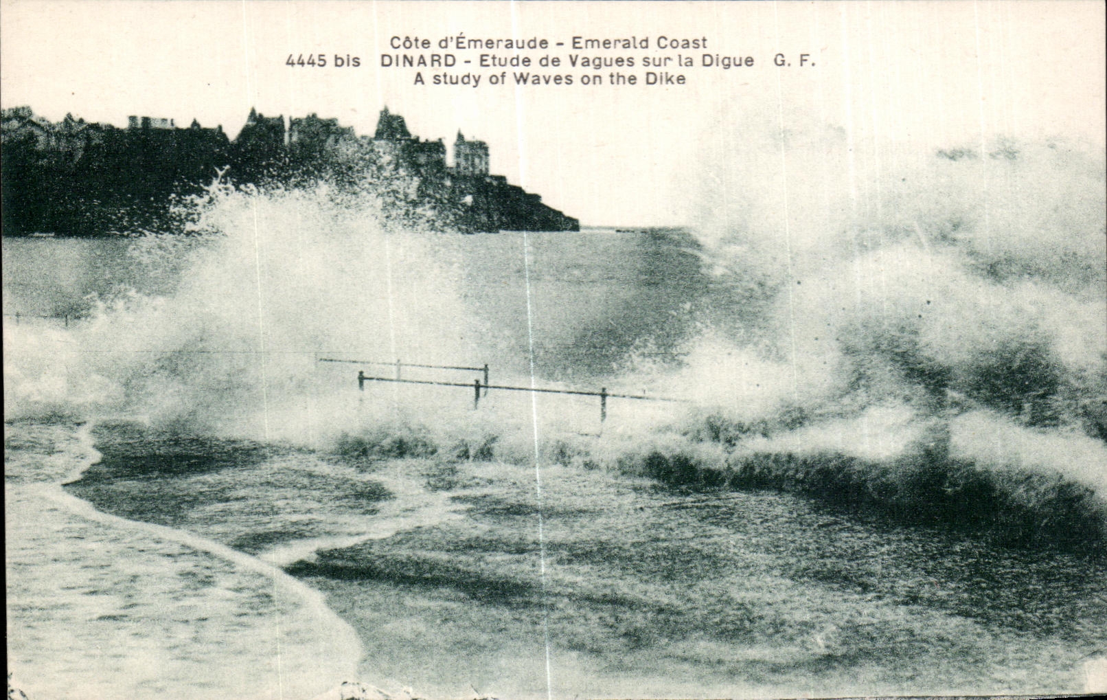 CPA Dinard Erude de ondas en la presa tiene de ondas del estudio uno el dique