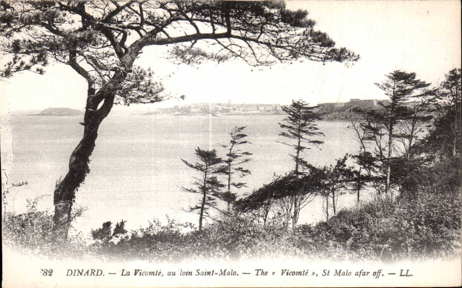 CPA Dinard La Vicomte au lion Saint Malo The Vicomte St Malo afar off