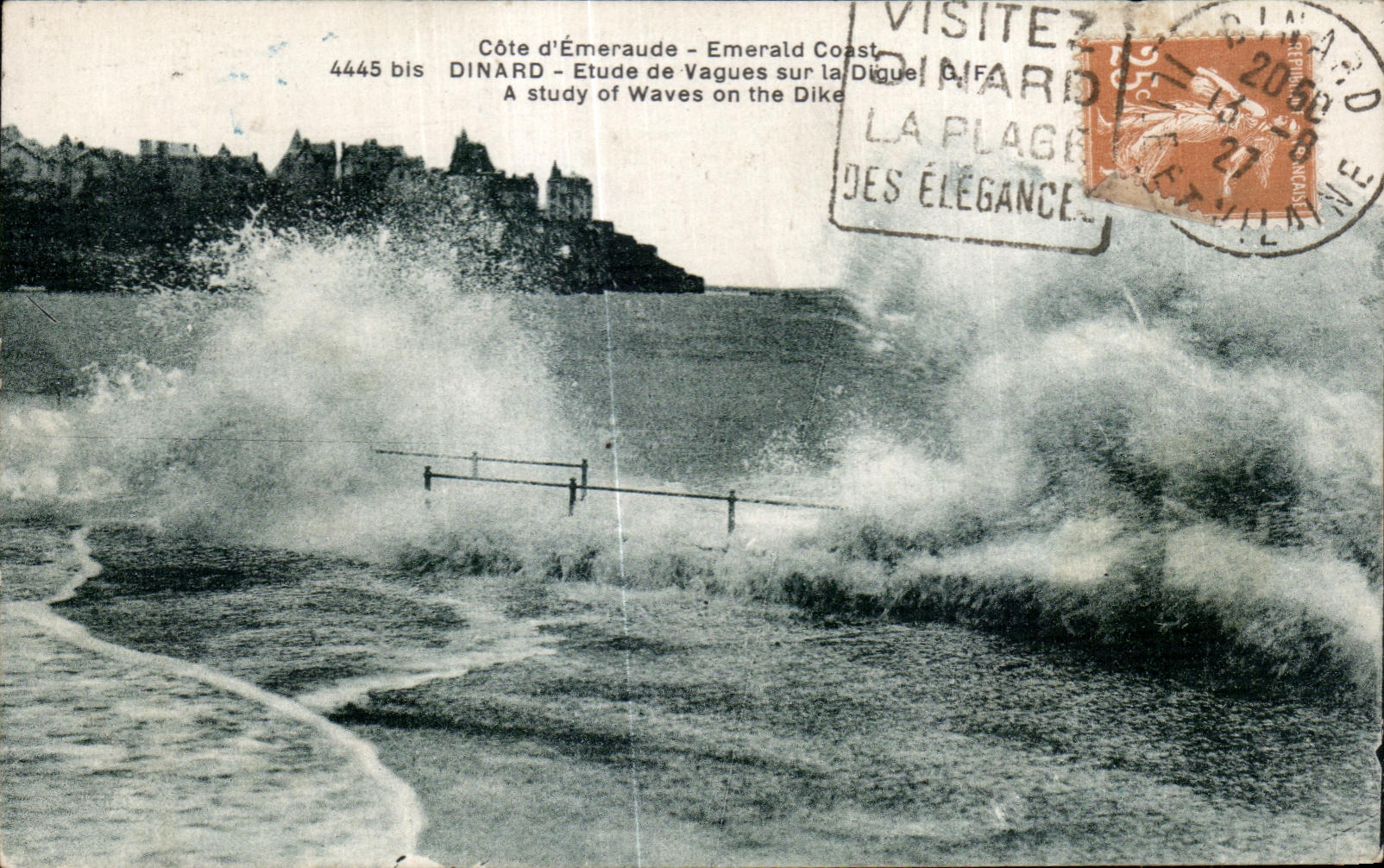 CPA Dinard Etude de Vagues sur la Dlgue A study of Waves on the Dike