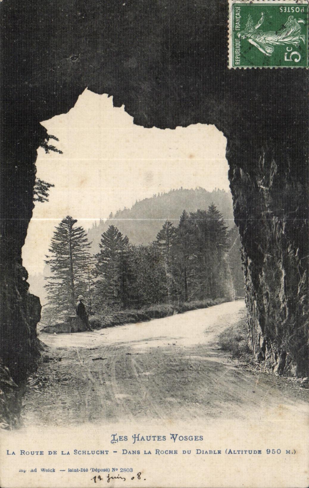 CPA Les Hautes Vosges La Route de la Schlucht Dans la Roche du Diable