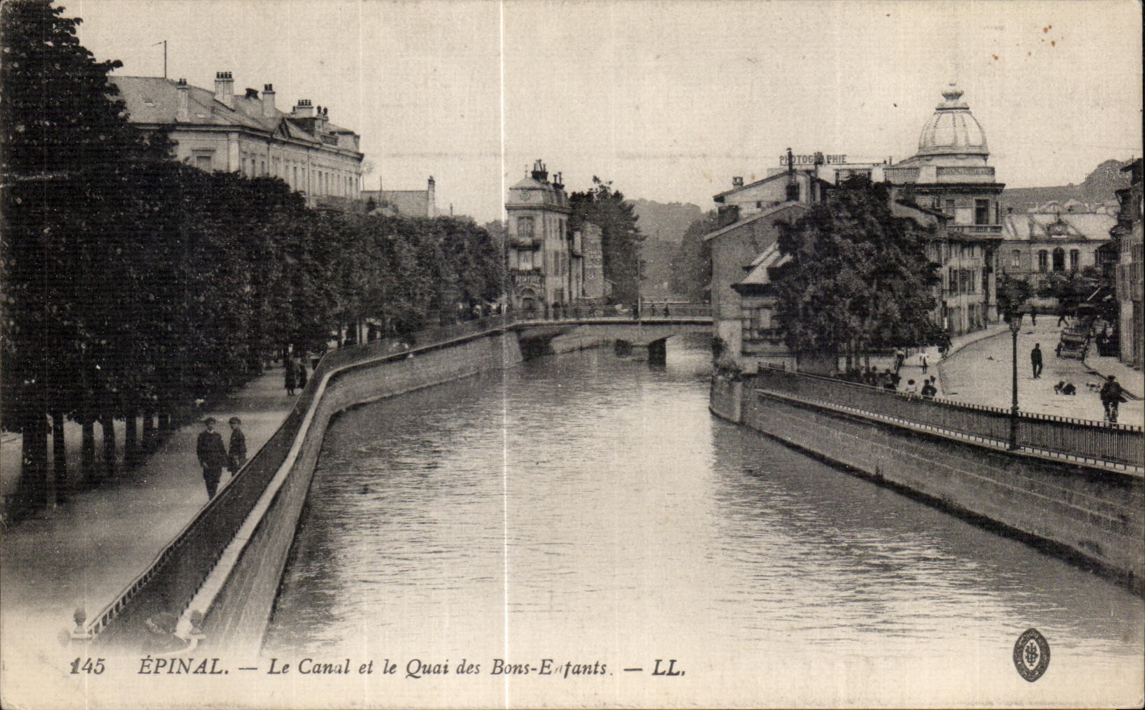 CPA Epinal Le Canel et le Quai des Bons Eatants 