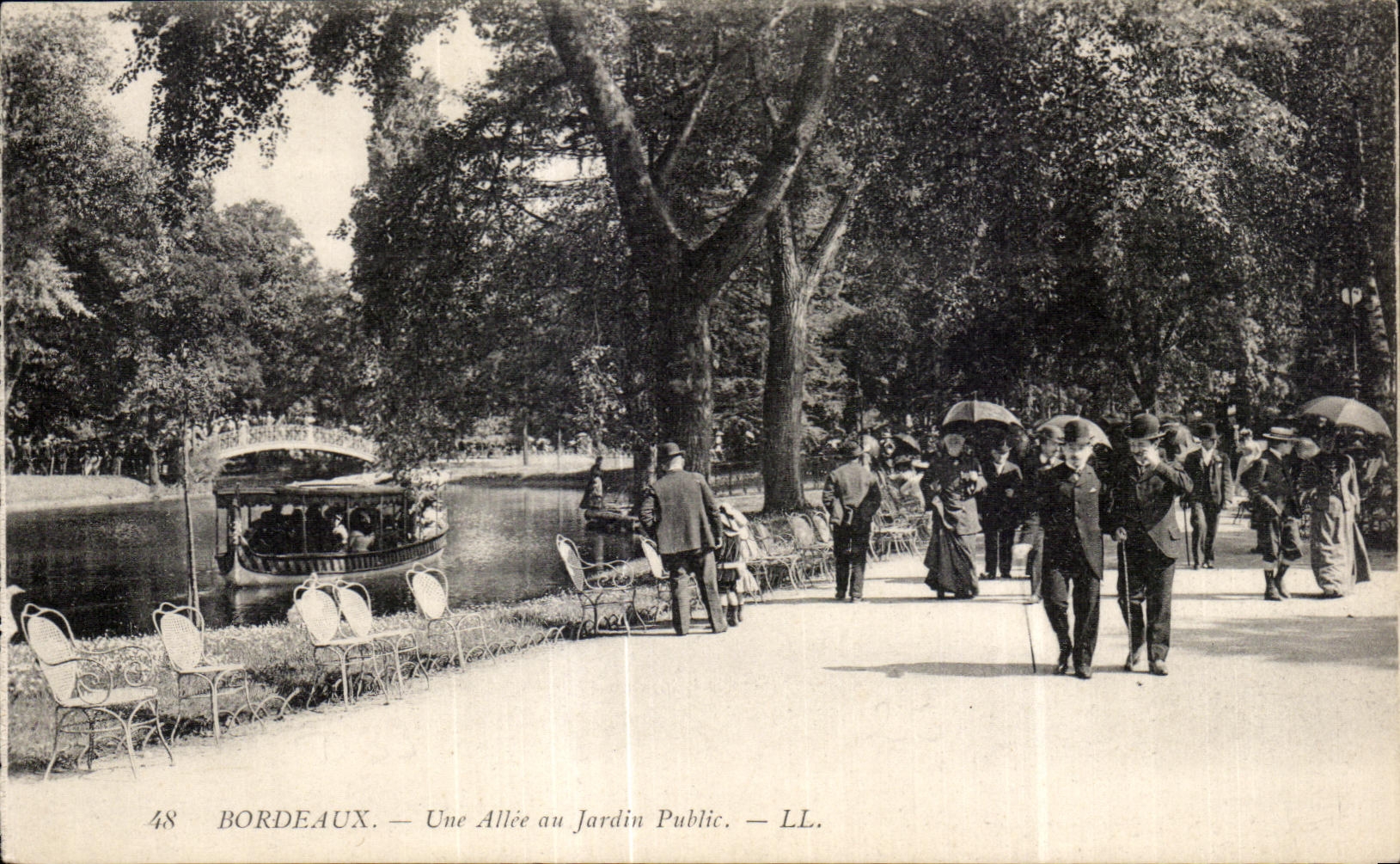 CPA Bordeaux Une Alle du Jardin Public