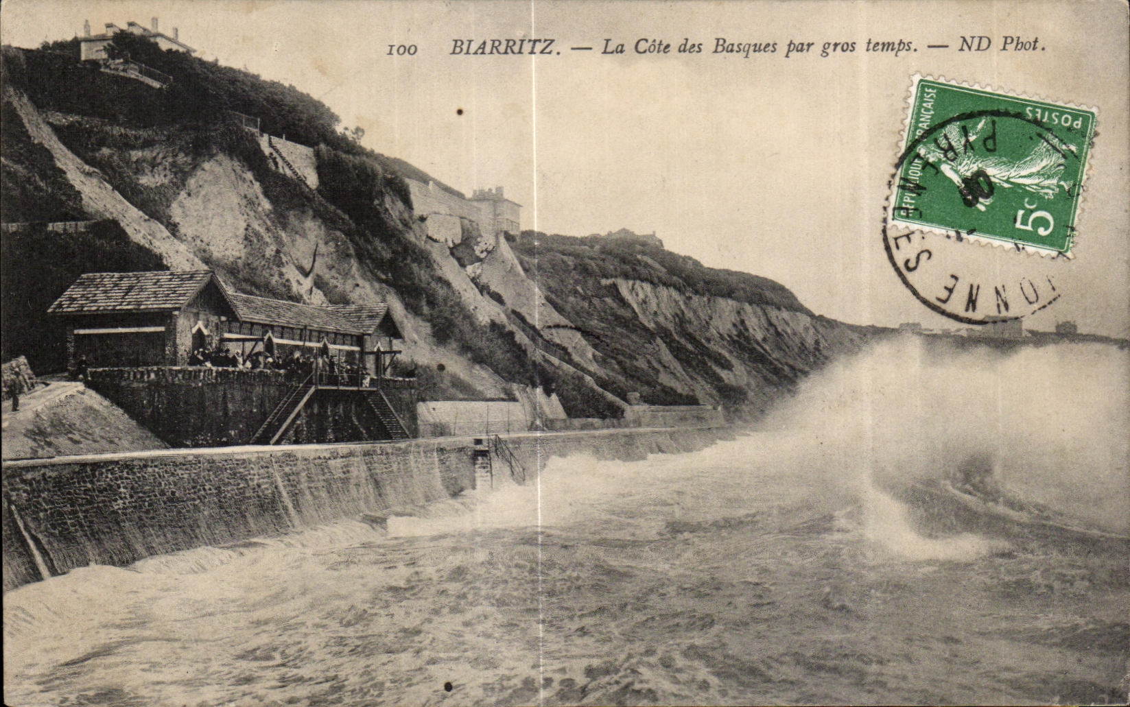 CPA Biarritz La Cote des Basques par gros temps