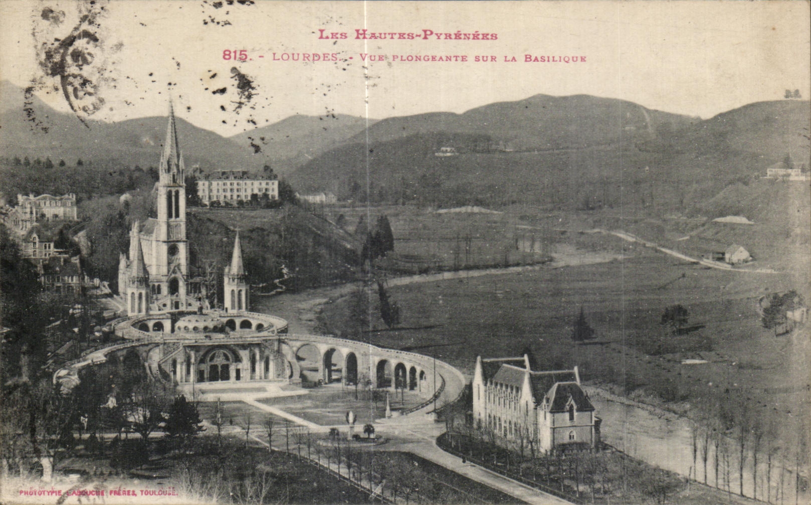 CPA Lourdes Vue Plongnante sur La Basilique