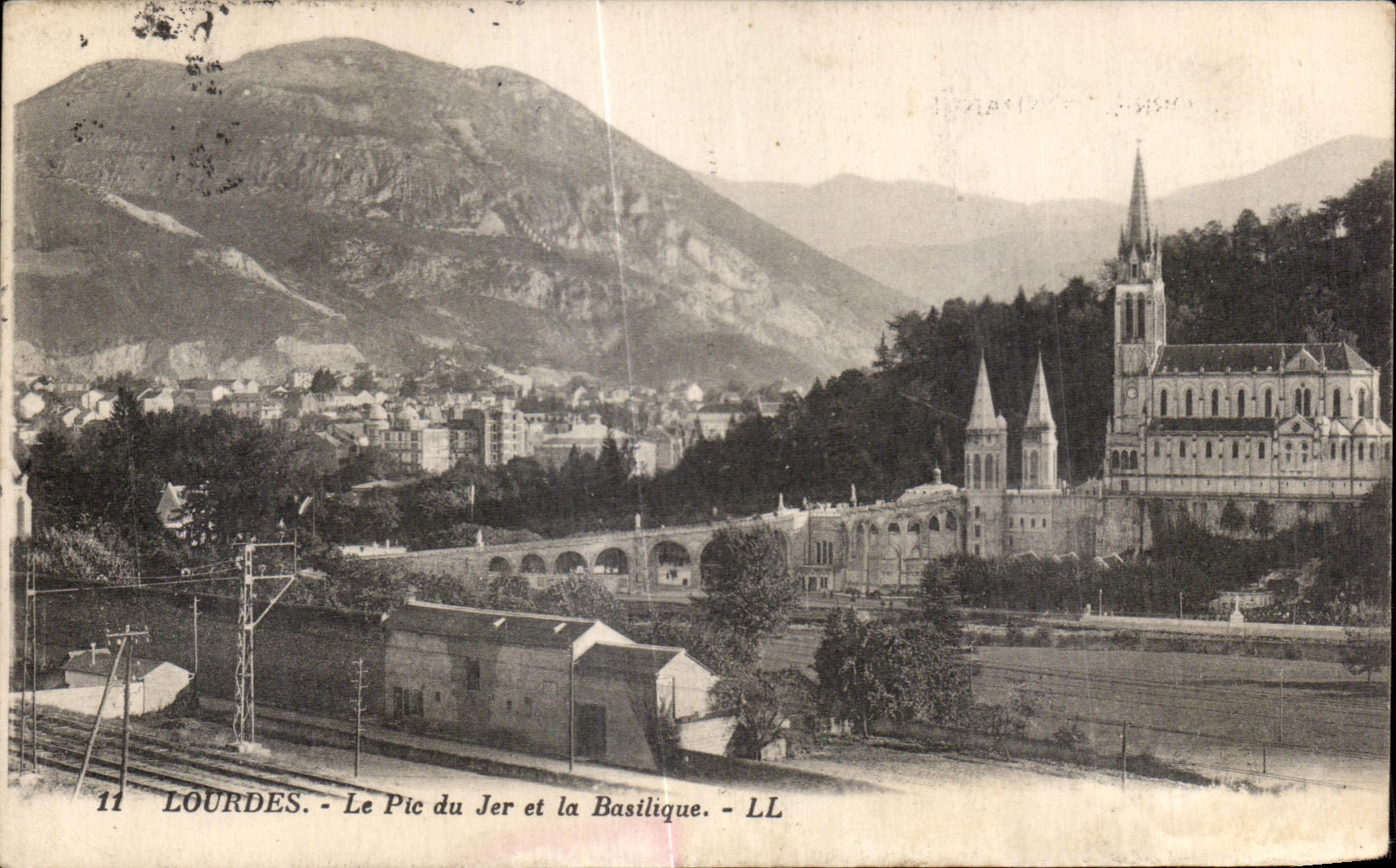 CPA Lourdes Le Pic de Jer et la Basilique