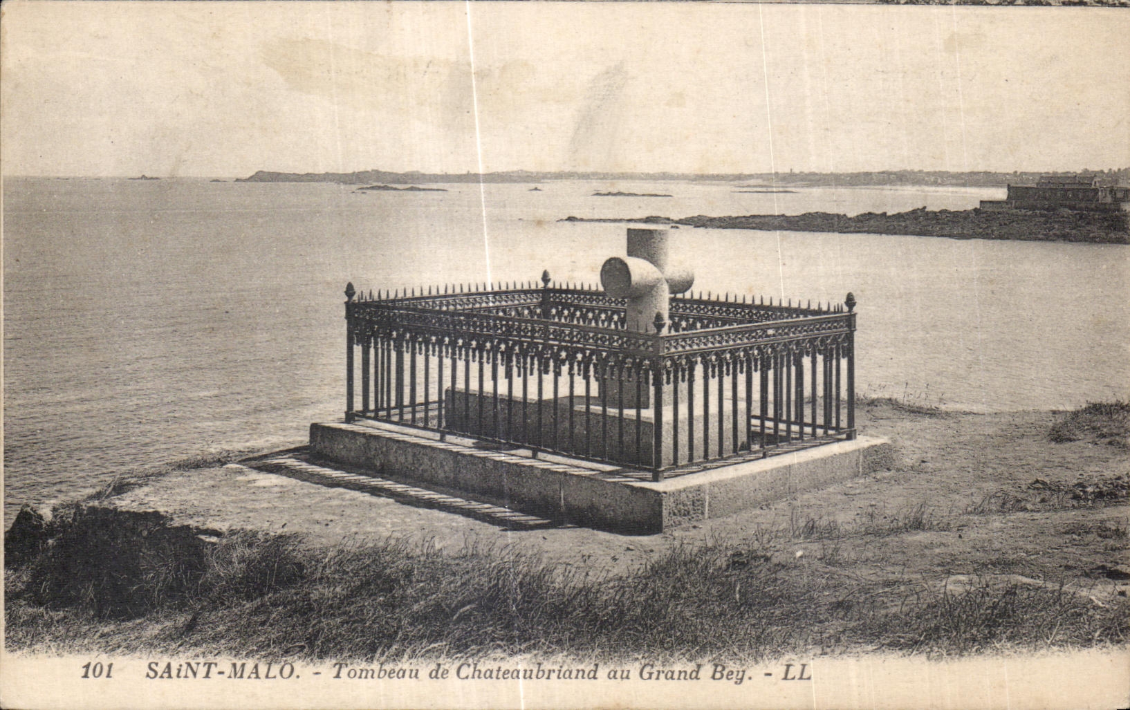 La tumba de Malo del santo de CPA de Chateauoriand a grande pide