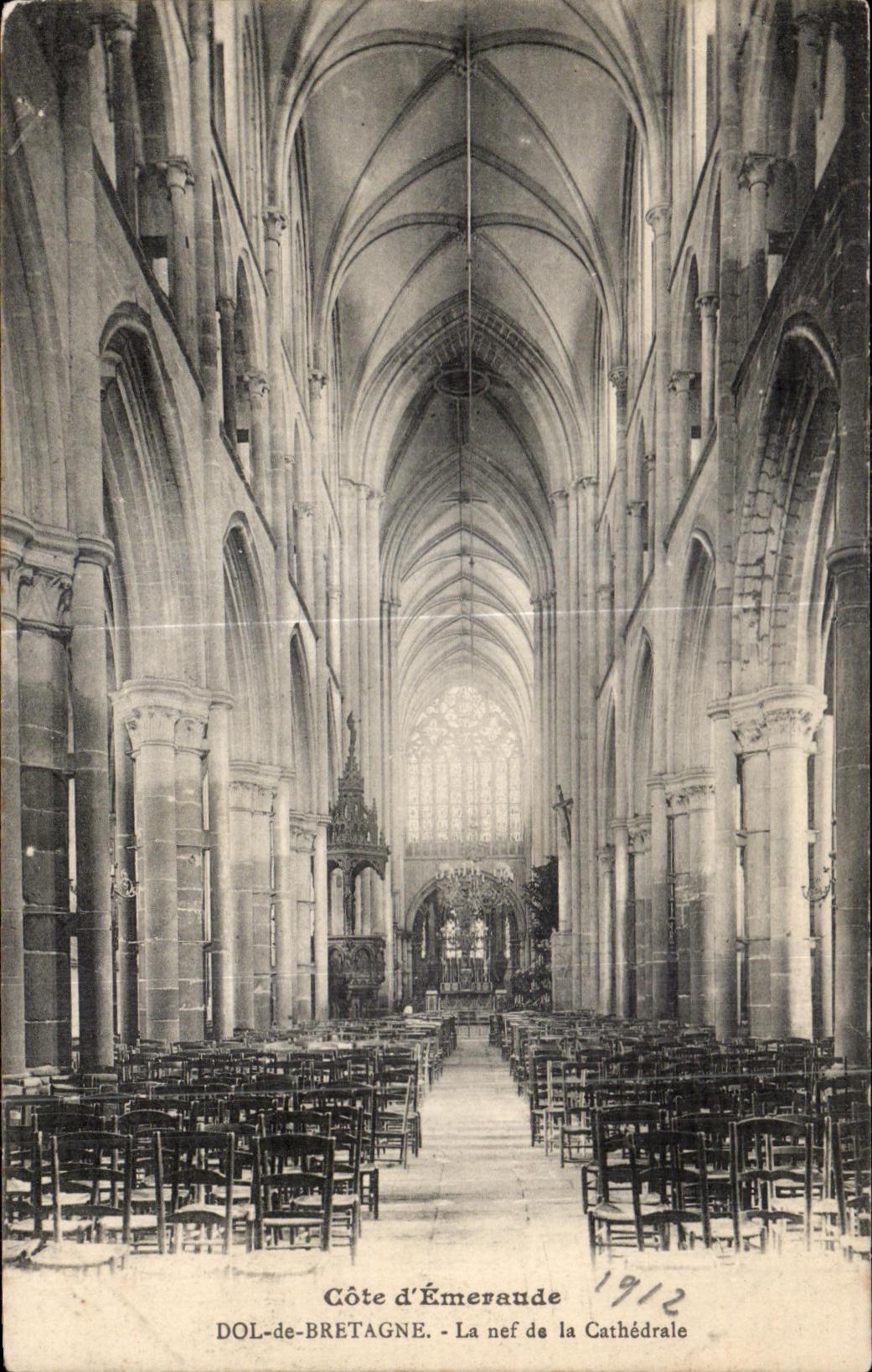 CPA Dimensions Emeraude Fraud of Brittany the nave of the Cathedral