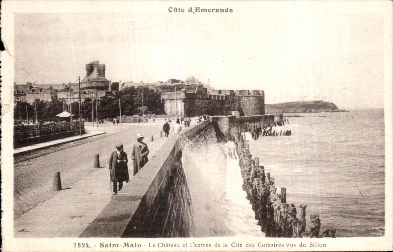 Santo Malo de CPA el castillo y la entrada del ISCEof Corssires visto del surco