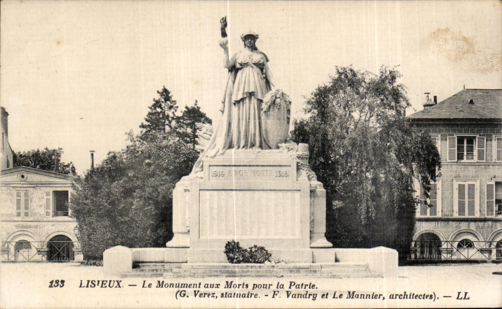 CPA Lisieux Le Monument aux Morts Pour La Patrie Militaria 