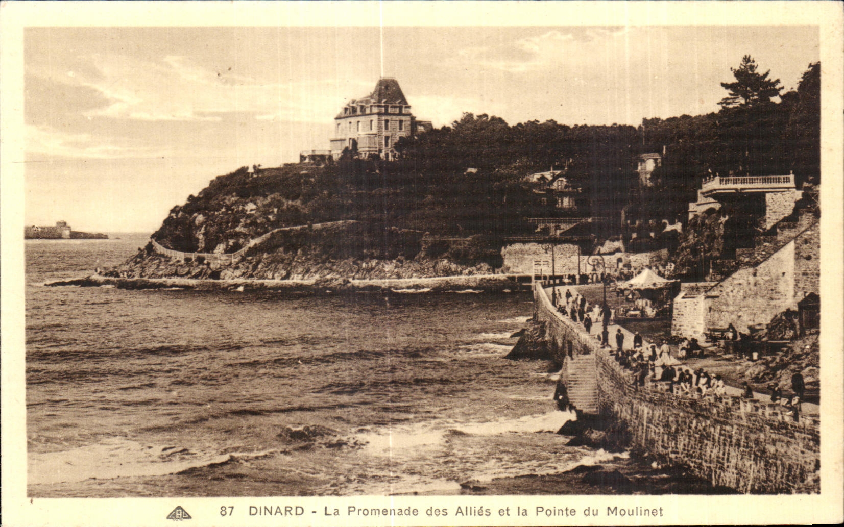 CPA Dinard La Promenade dos Allies et la Pointe des Allies et la Pointe du Moulinet