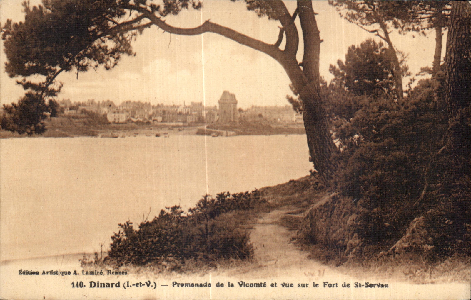 CPA Dinard Promenade de la Vicomte et Vue sur le Fort de St Sorvan