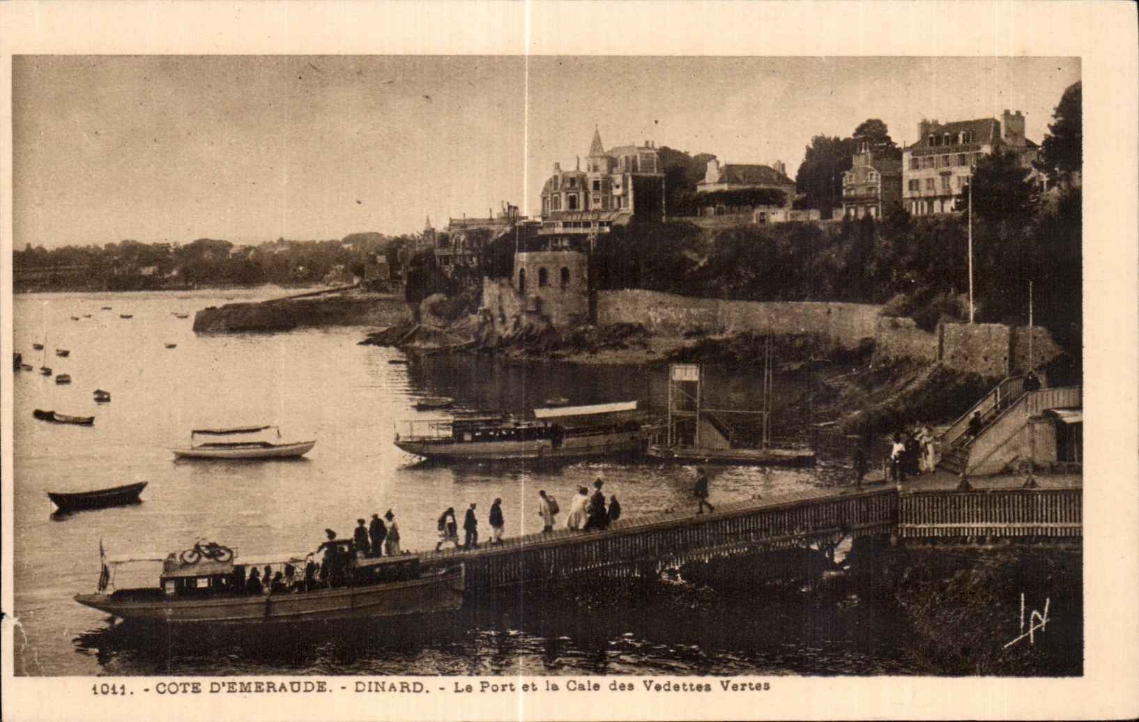 CPA Dinard Cote D Emeraude Dinard La Port et la Cale des Vedesses Vartas