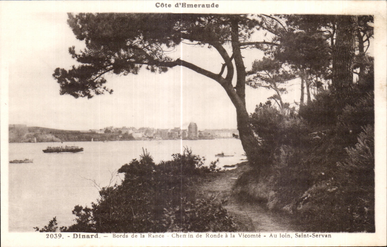CPA Dinard Bords de la Rance Chemin de Ronde a la Vicomte Au loin Saint Servan