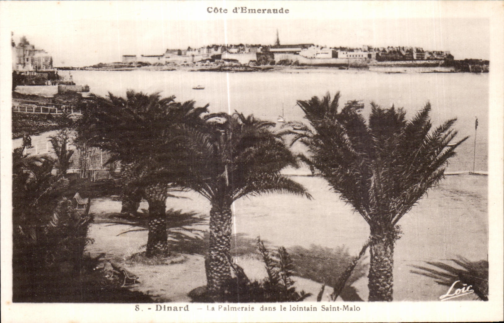CPA Dinard La Palmerale dans le lointain Saint Malo