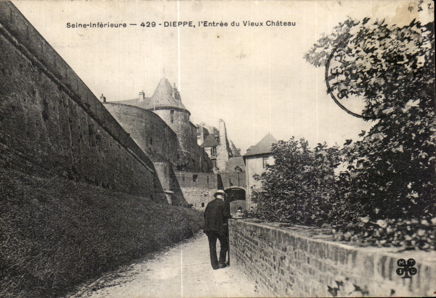 CPA la entrada mAs baja de Seine Dieppe del castillo viejo