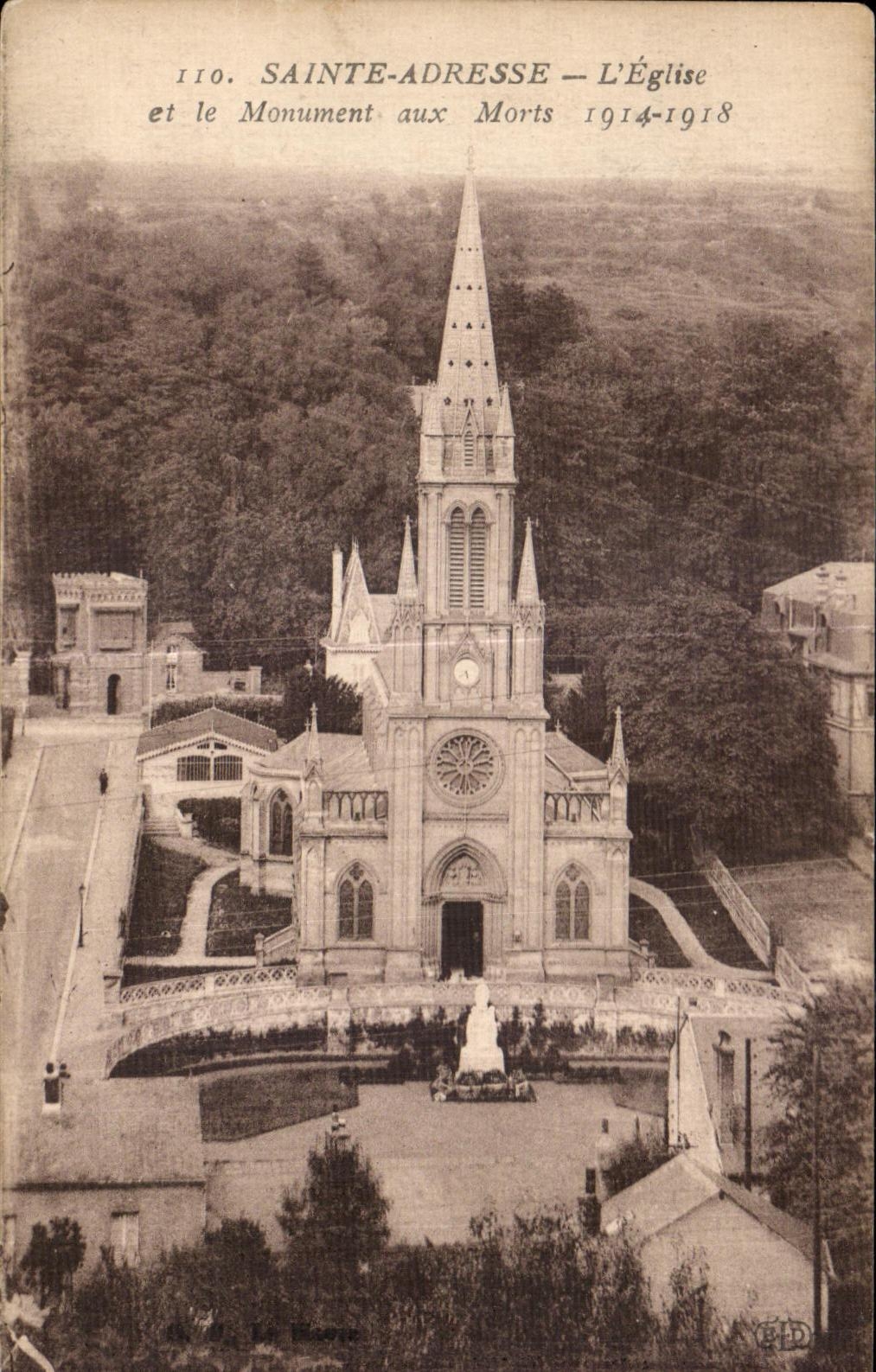 CPA Sainte Address Church and the War memorial