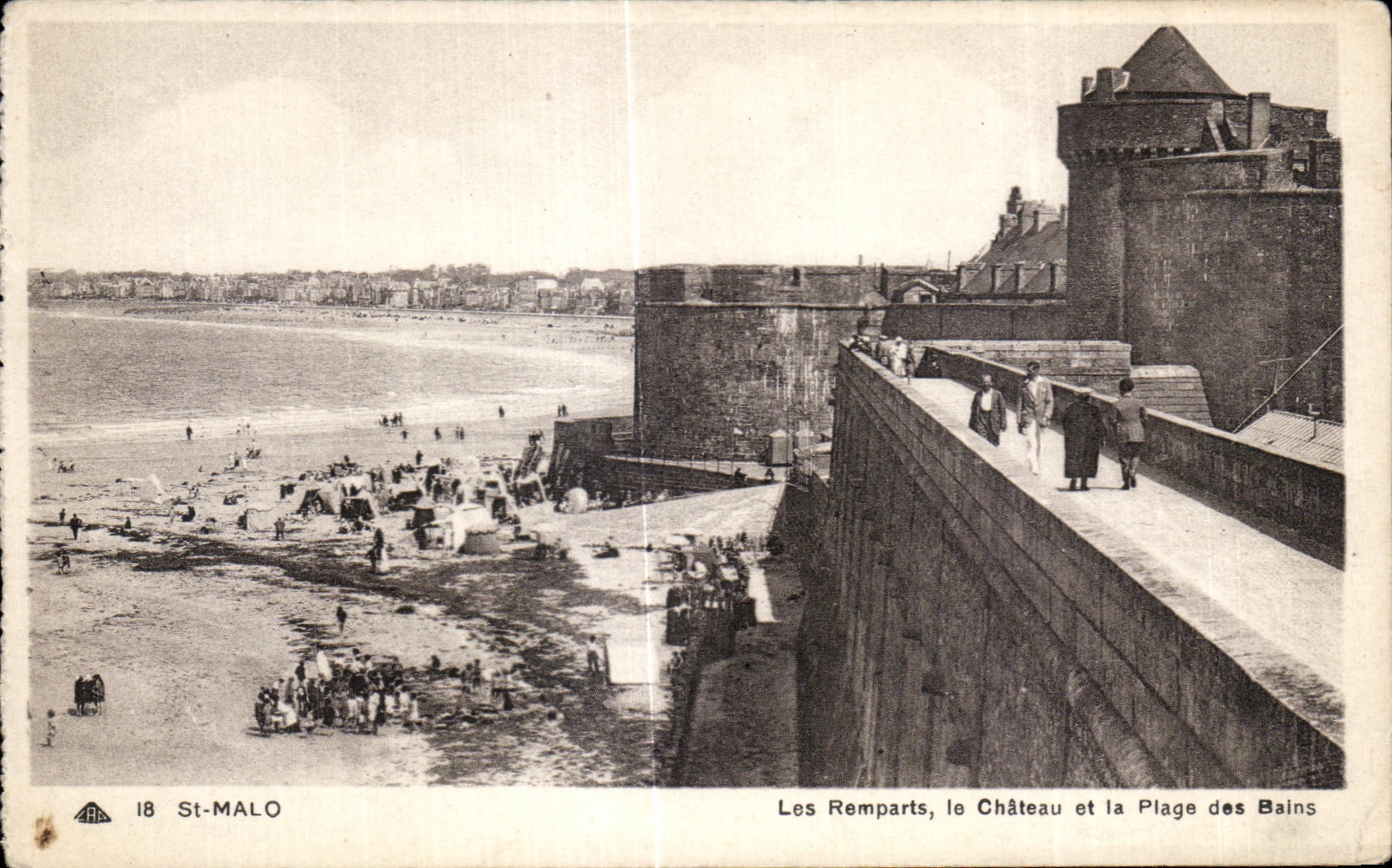 CPA Saint Malo Les Remparts le Chateau et la Plage des Bains