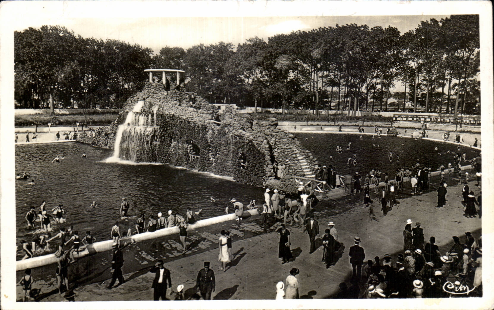 CPSM Toulouse la piscina publica del parque de Toulouse la roca y el nino de la playa