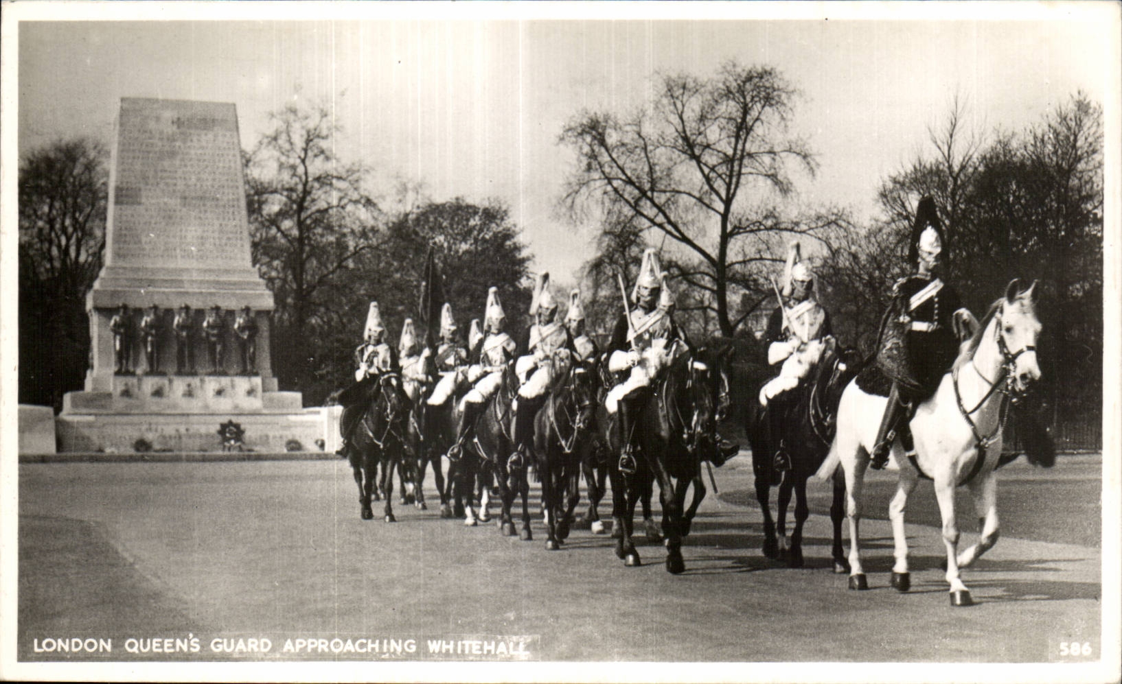 CPA London Queens Guard Approching Whitehall Militaria Soldier