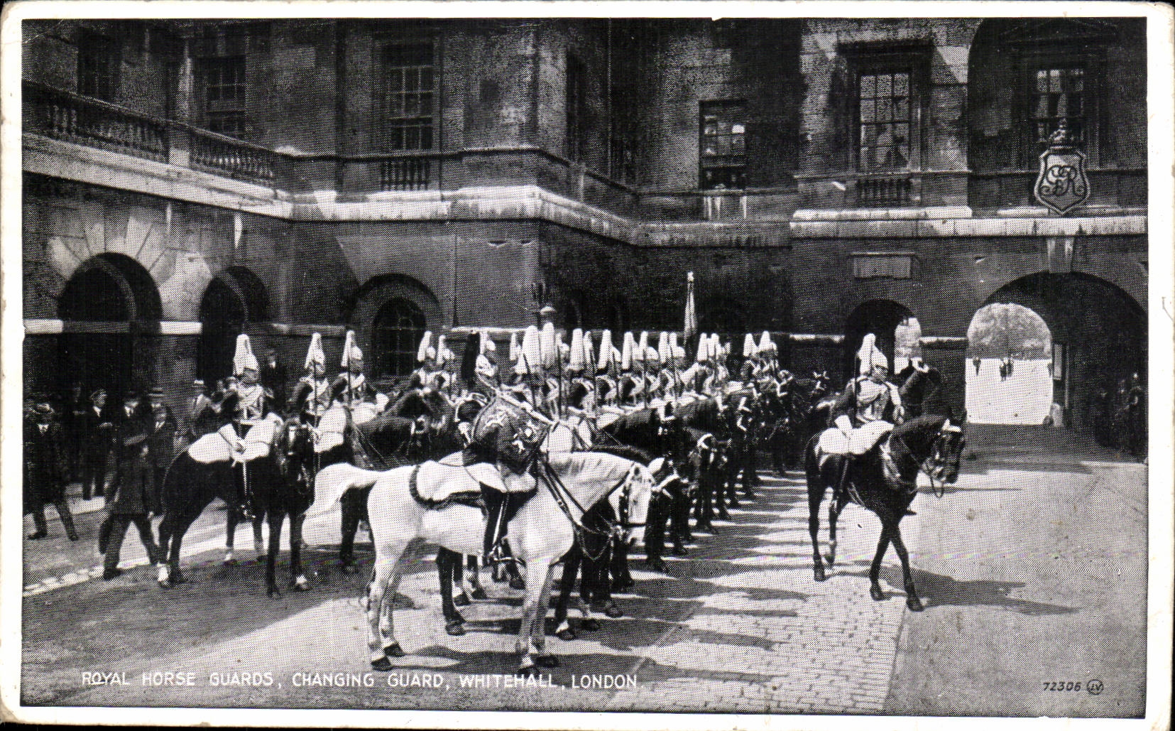 England - England - Royal Horse Guards - Changing Guards - Whitehall - CPA