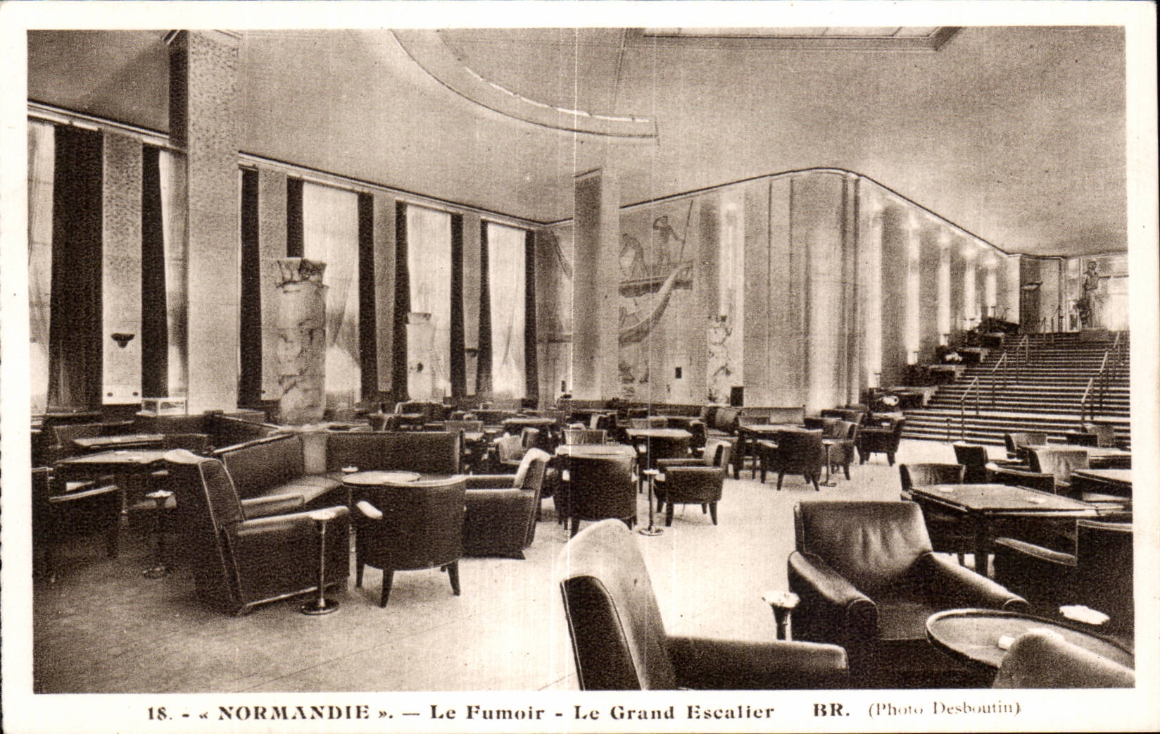 CPA Bateau Normandie Le Fumoir Le Grand Escaller Paquebot