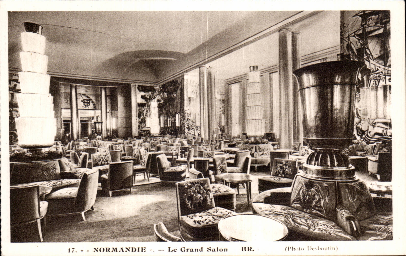 CPA Normandy Boat the Large Living room Steamer