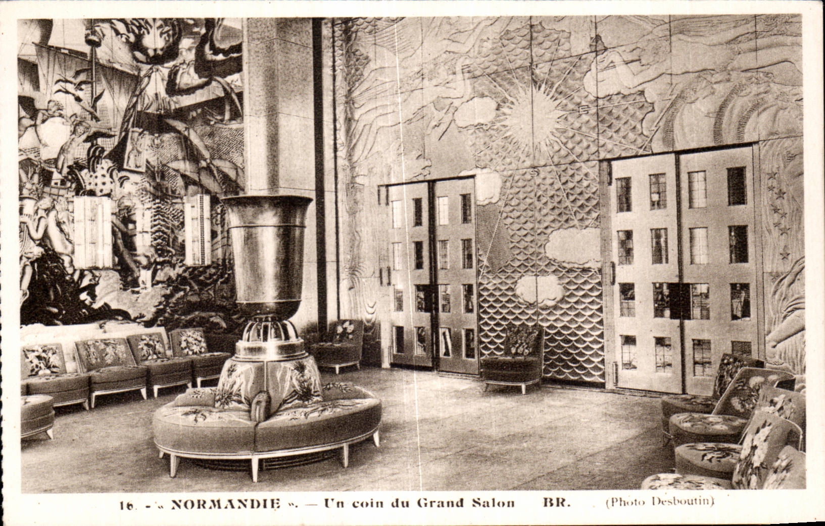 CPA Normandy Boat a corner of the Large Living room Steamer