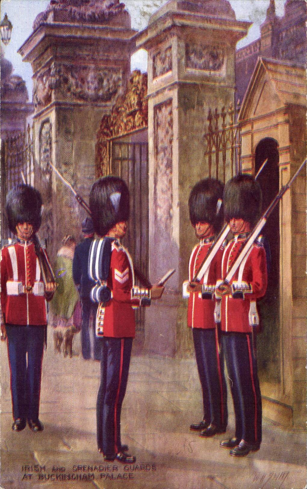 CPA irish guards and grenadier Buckingham Palace London Militaria
