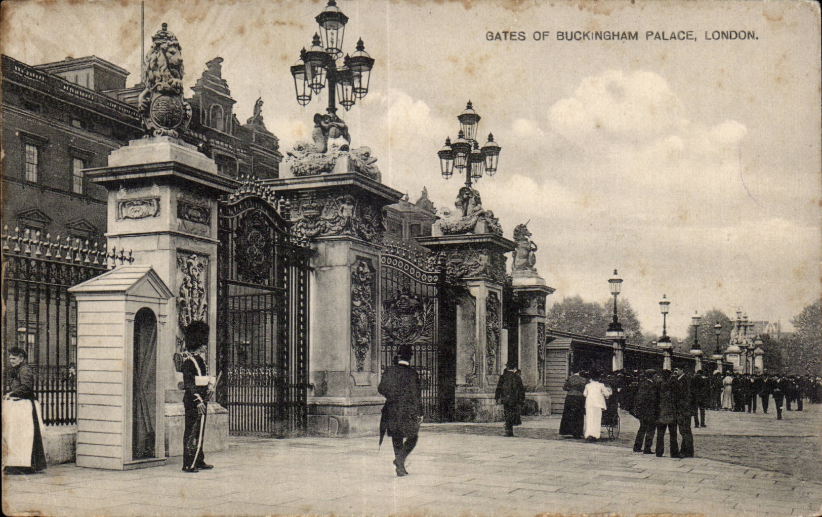 Packsaddlled CPA off London Buckingham Palace