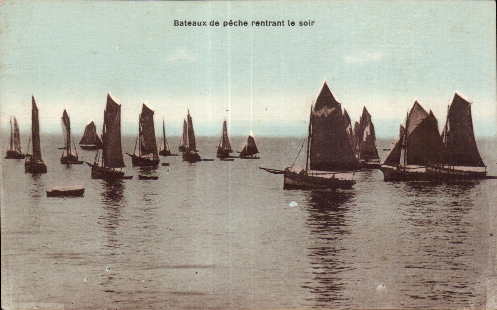 CPA Bateaux de peche rentrant le soir