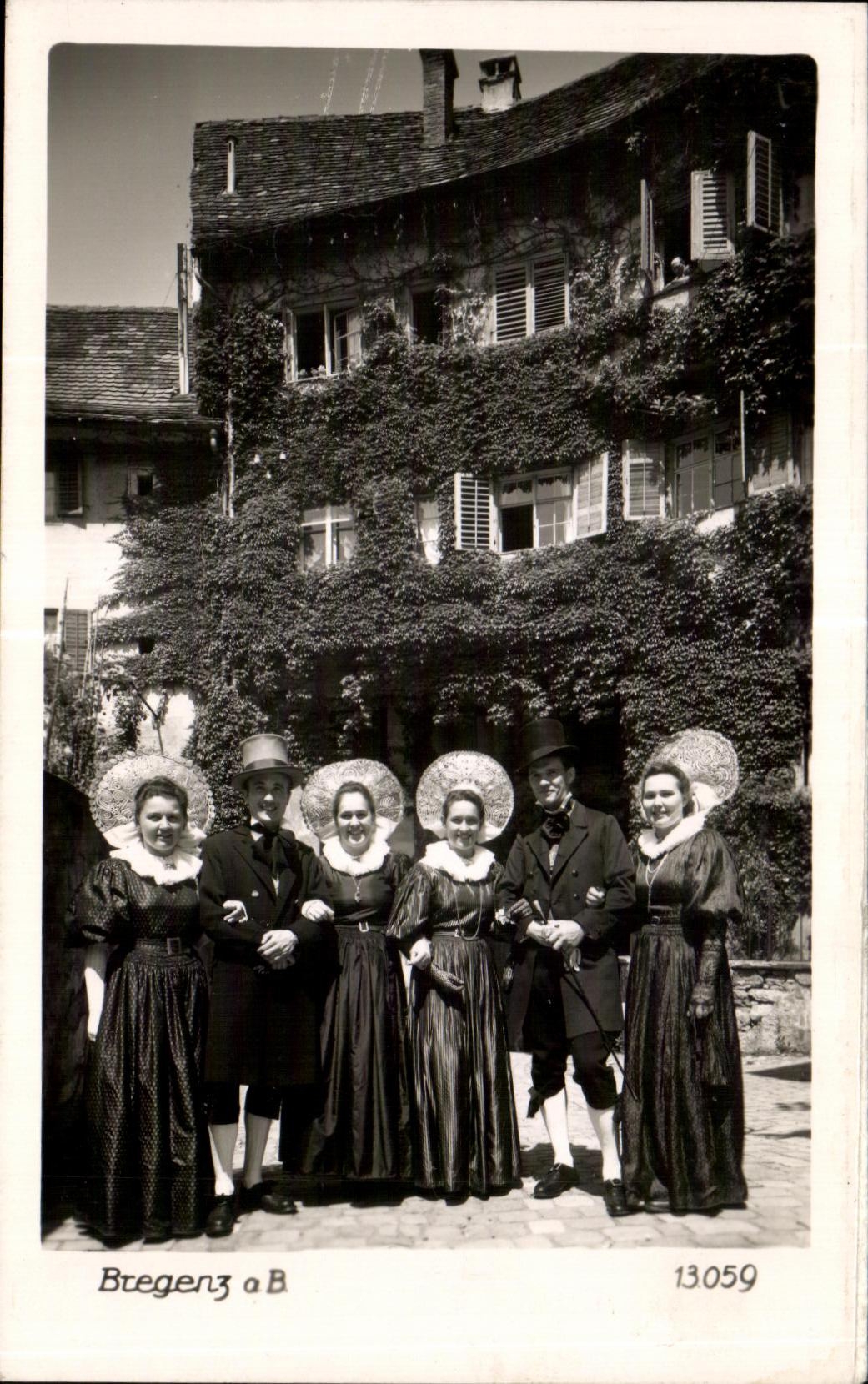 CPA Bregenz Folklore Costume