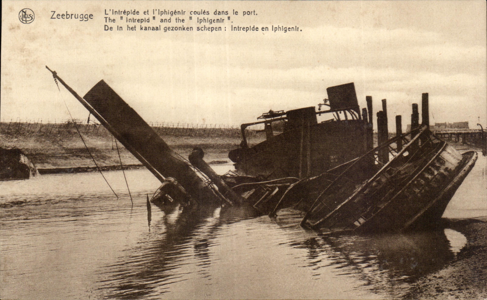 CPA Intrepid Zeebrugge and Iphigenir run in the Bateau port