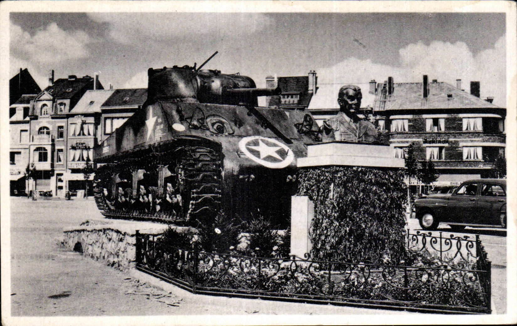 CPA Bastogne the Tank and the Bust of General Mac Wuliffe