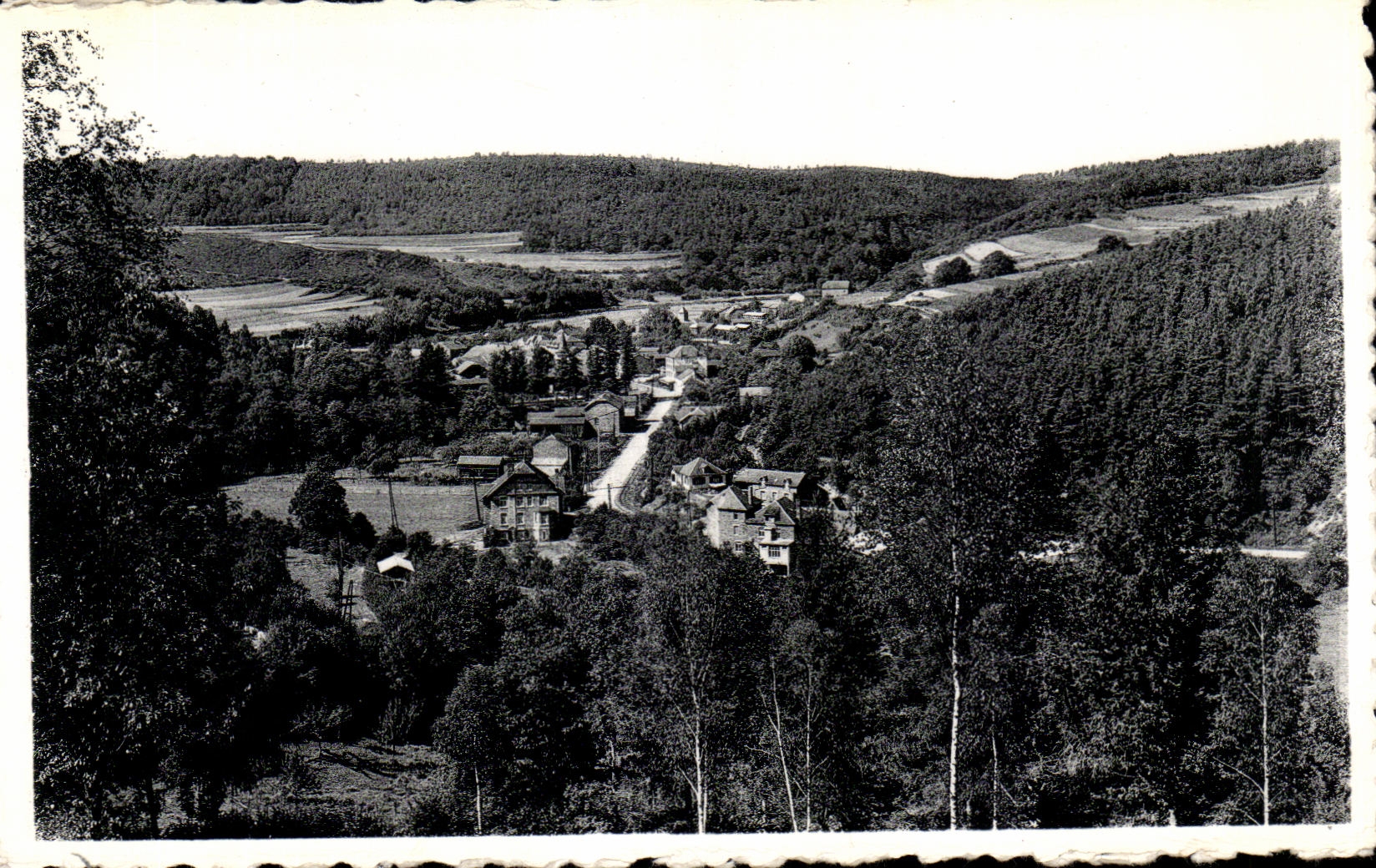 CPA Vresse on SEmois seen of the road of Haisette