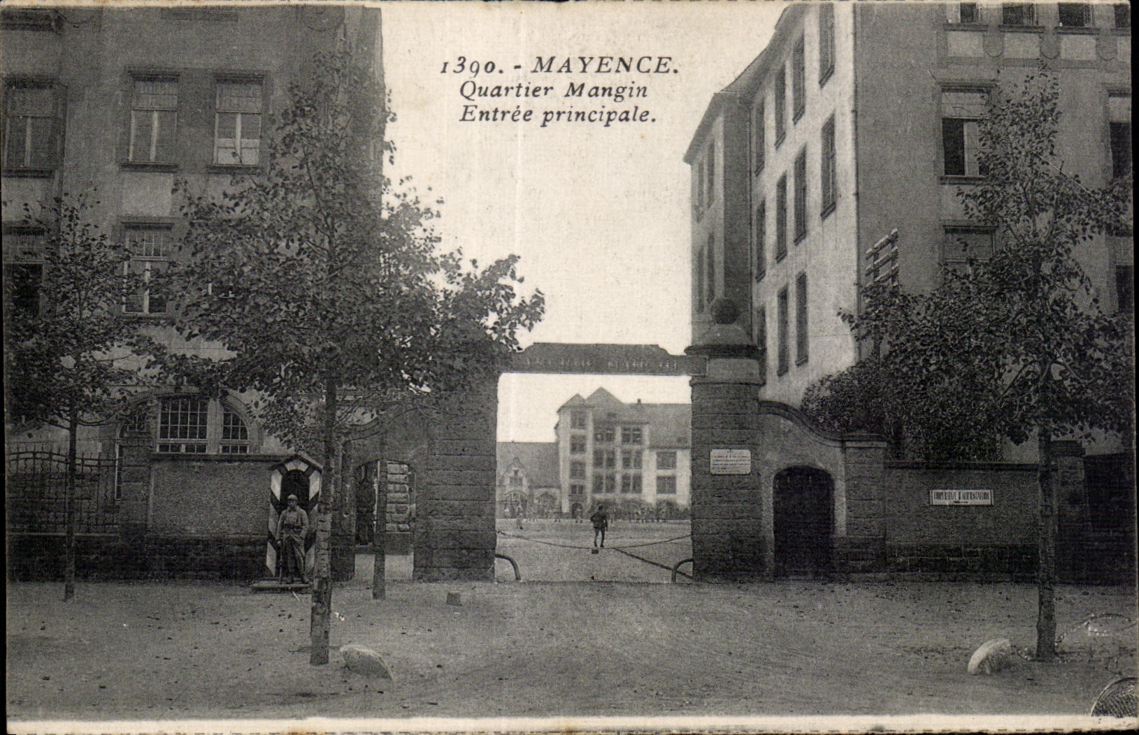 CPA Mayence Quatier Mangin Entree principale Militaria