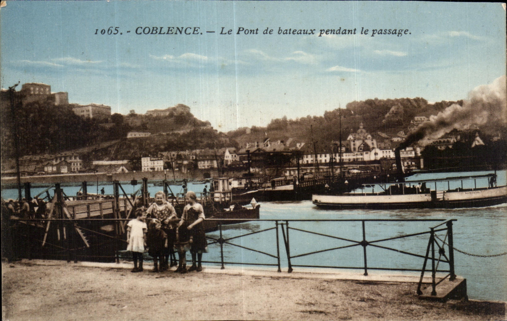 CPA Coblence Le Pont de bateaux pendant le passage