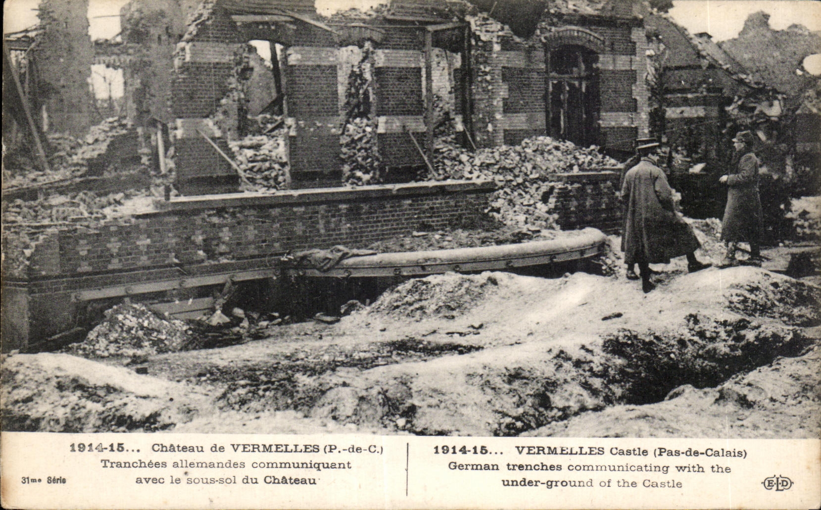CPA Vermelles Castle Tranchees allemandes communiquant sous le sol du chateau 