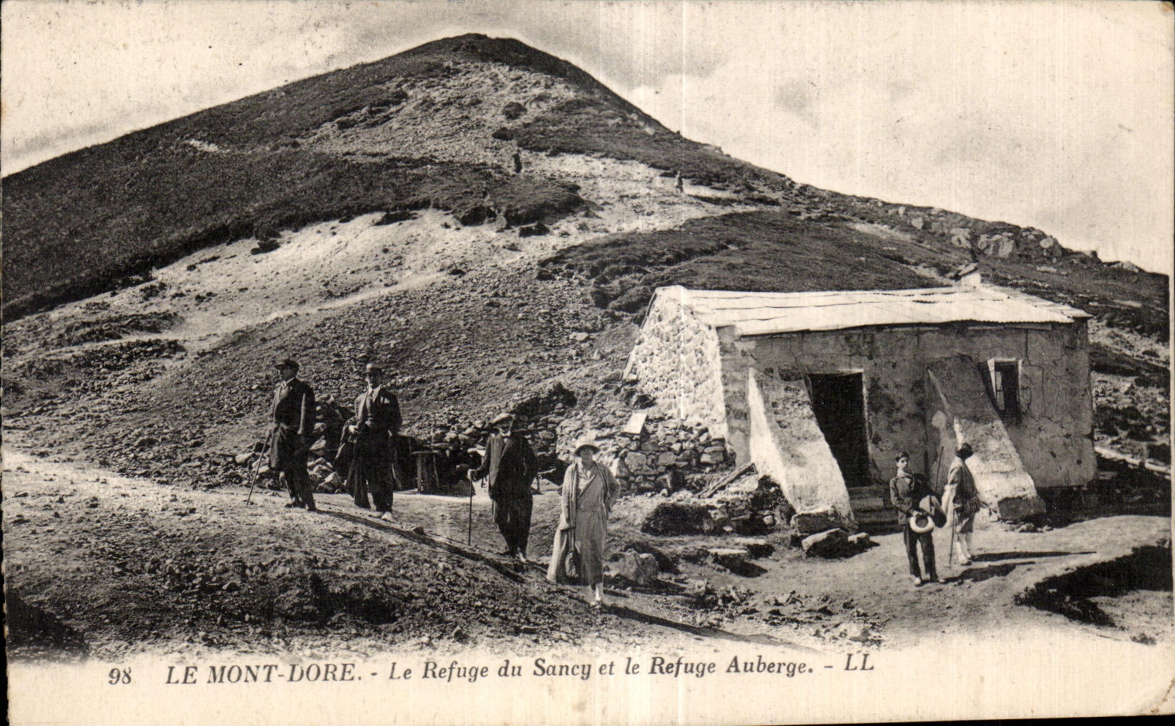 CPA the Mount Gilds the refuge of Sancy and the Auberge refuge