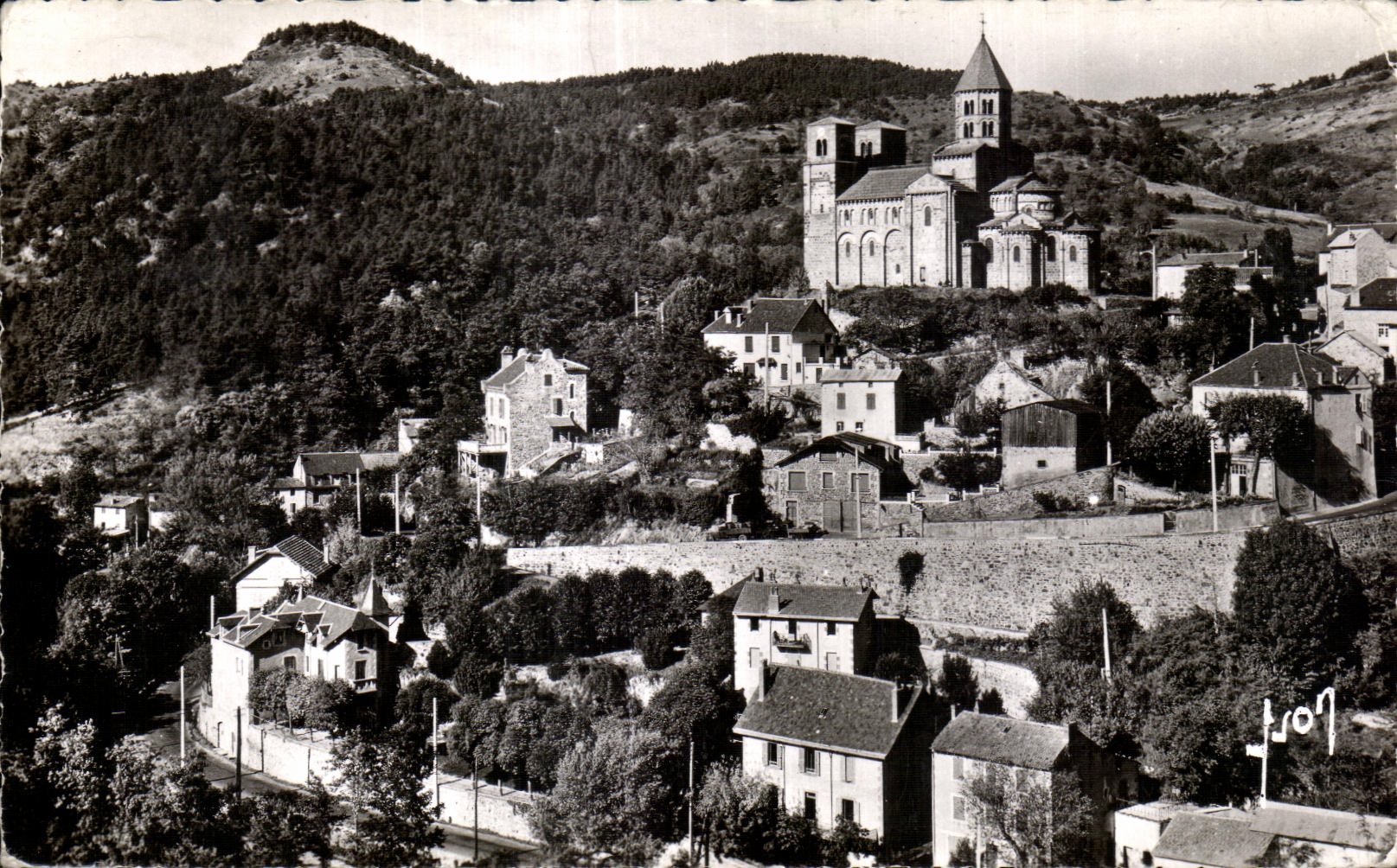 Saint Nectary - the high City and Romance Church - CPA