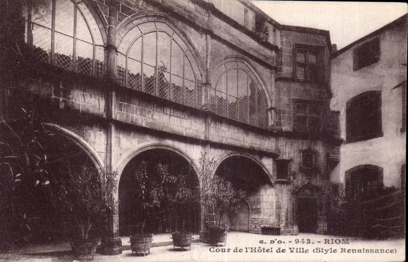 Riom - Cour de l Hotel de Ville - CPA