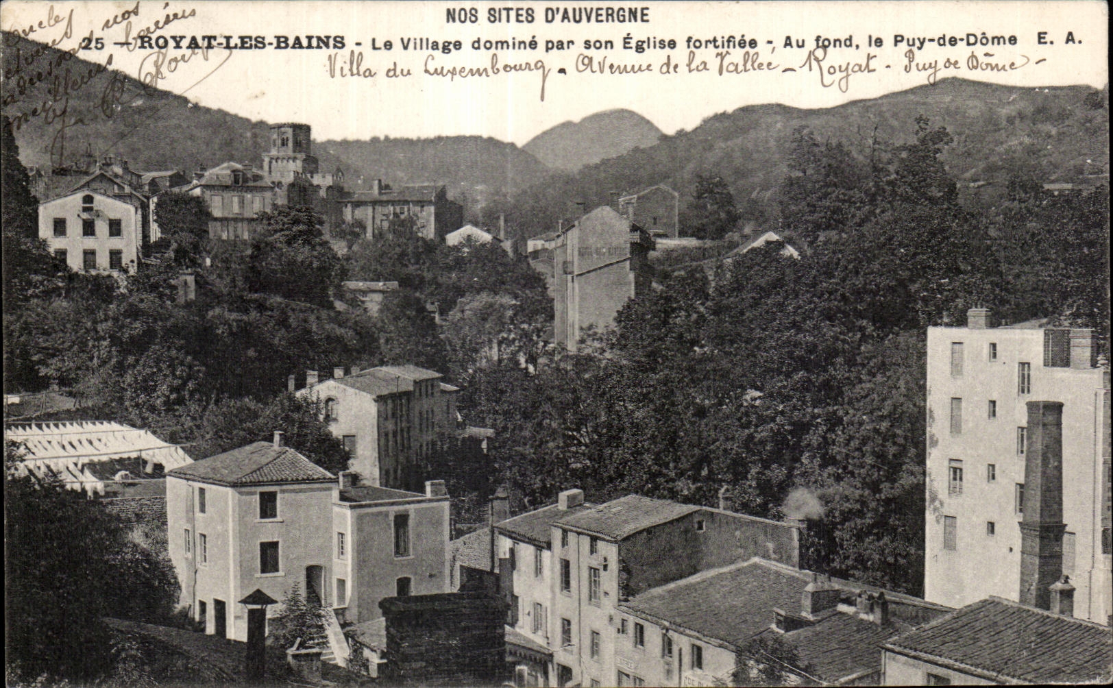 Royat - the Village dominates by its Church - CPA