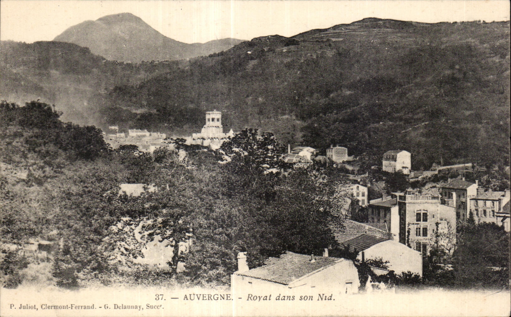 Royat les Bains - in its Nest - CPA