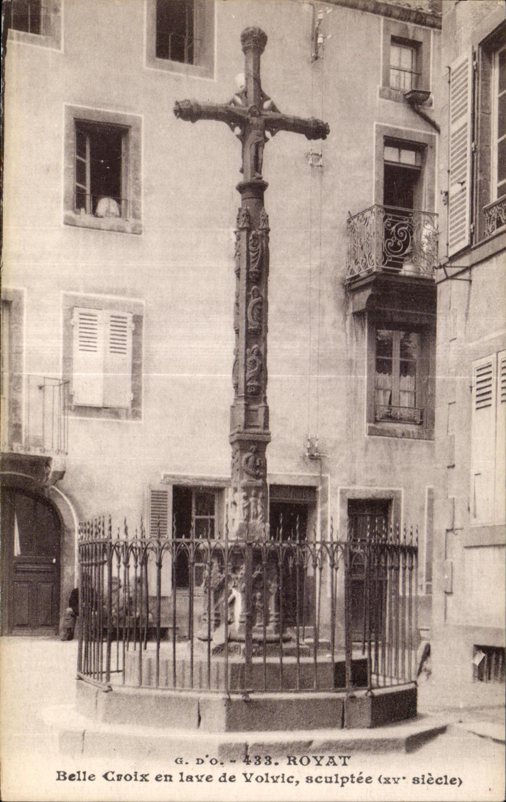 Royat les Bains - Beautiful Cross in lava of Volvic - CPA